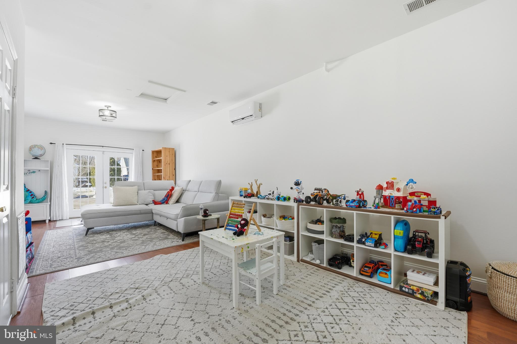 13709 Palm Road Woodbridge, VA 22193 - Photo 27 of 34 Bright and inviting playroom for creativity.