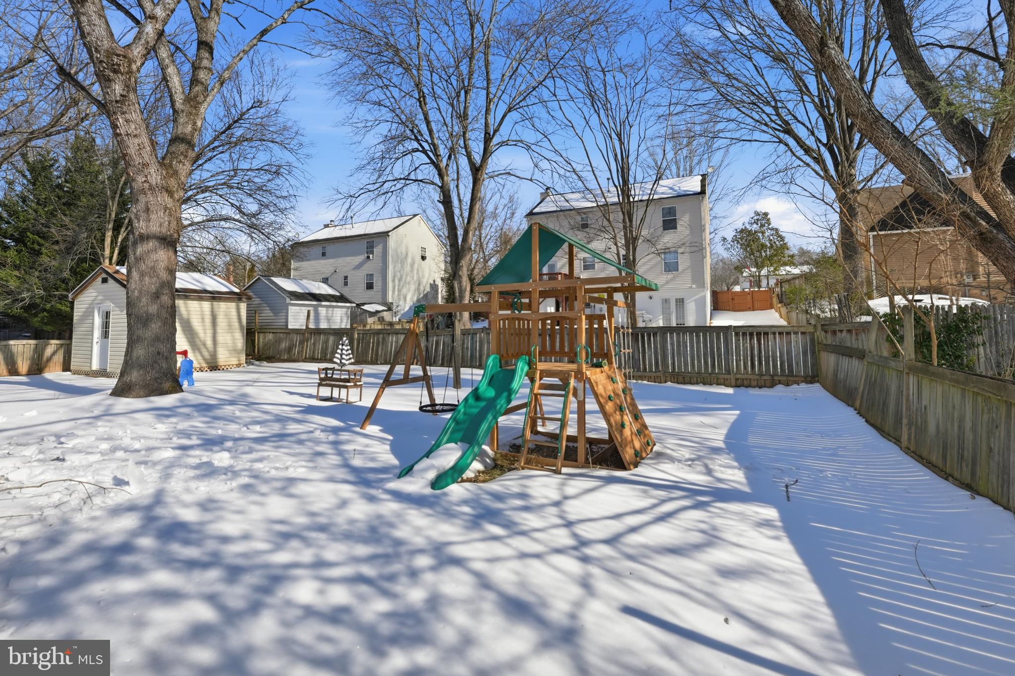13709 Palm Road Woodbridge, VA 22193 - Photo 32 of 34 Winter wonderland with a playful touch.