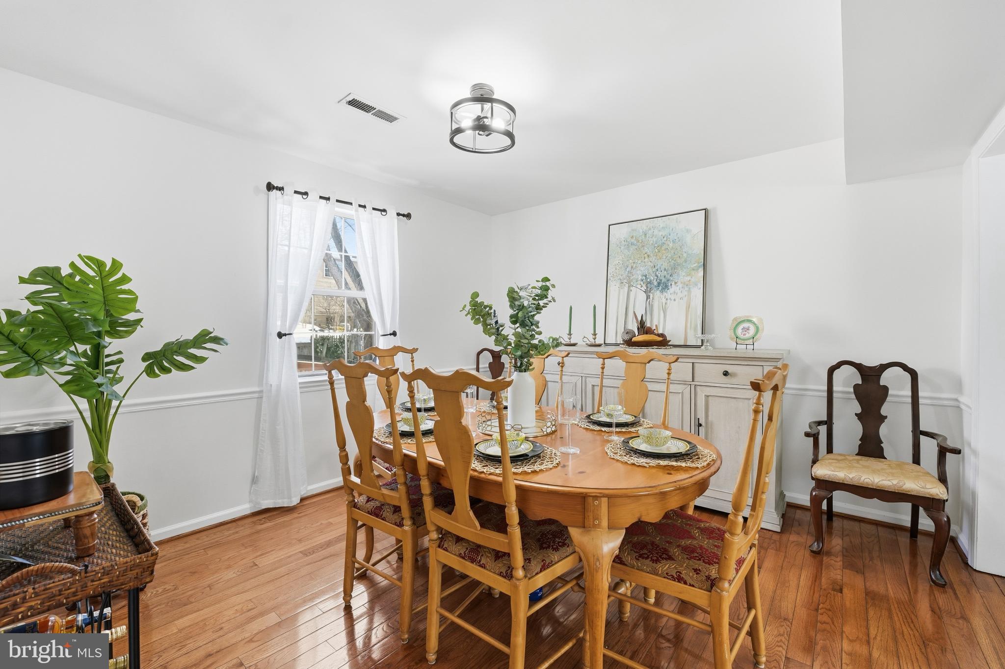 13709 Palm Road Woodbridge, VA 22193 - Photo 8 of 34 Bright dining space with elegant charm.