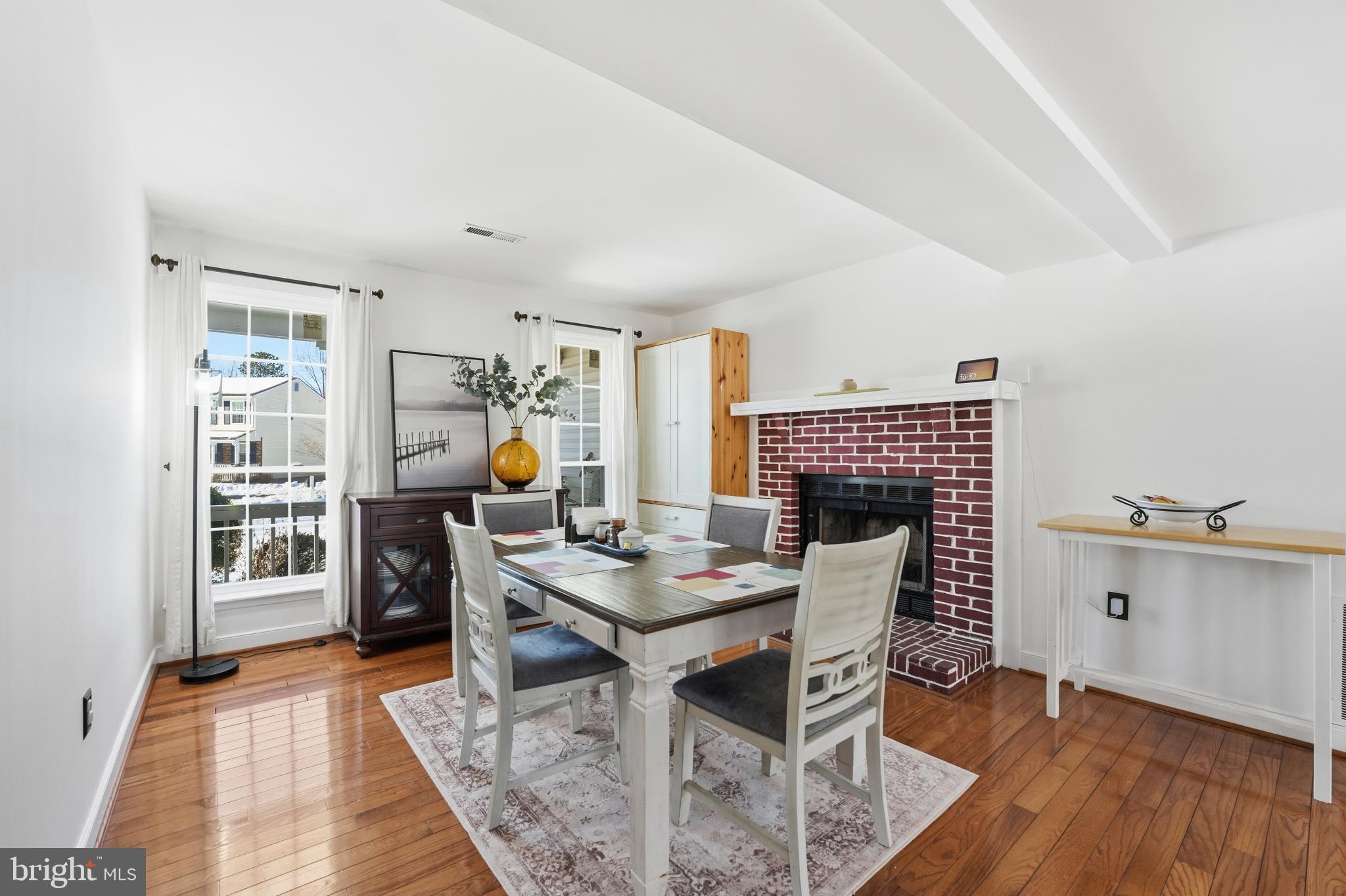 13709 Palm Road Woodbridge, VA 22193 - Photo 10 of 34 Bright and inviting dining space with charm.