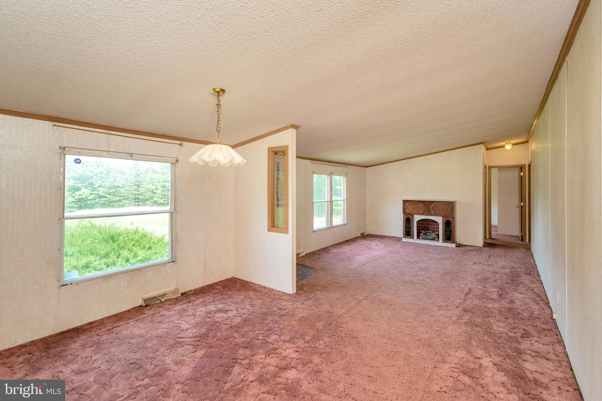 34076 Ridge View Drive Locust Grove, VA 22508 - Photo 5 of 27 Bright and airy living space