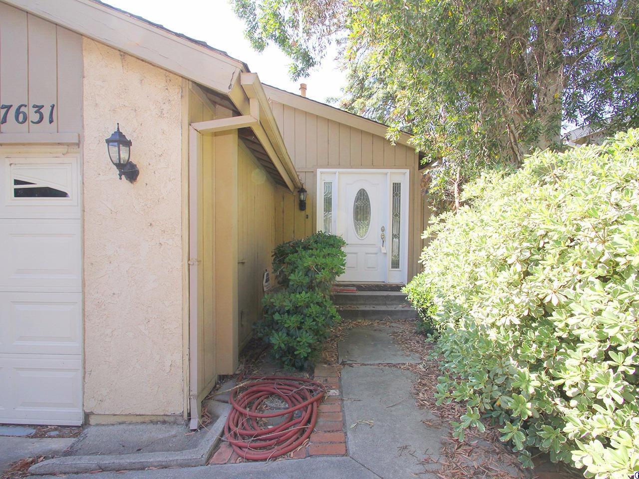7631 Memory Drive Tujunga, CA 91042 - Photo 3 of 28 Gallery Image 3