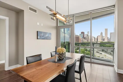 $1,055,000 | 1201 South Prairie Avenue, Unit 803, Chicago, IL 60605