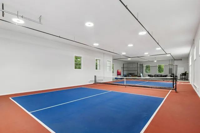 $2,400,000 | 210 Majestic Oak Court, Lake Forest, IL 60045