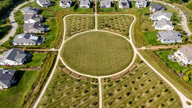 $2,400,000 | 210 Majestic Oak Court, Lake Forest, IL 60045