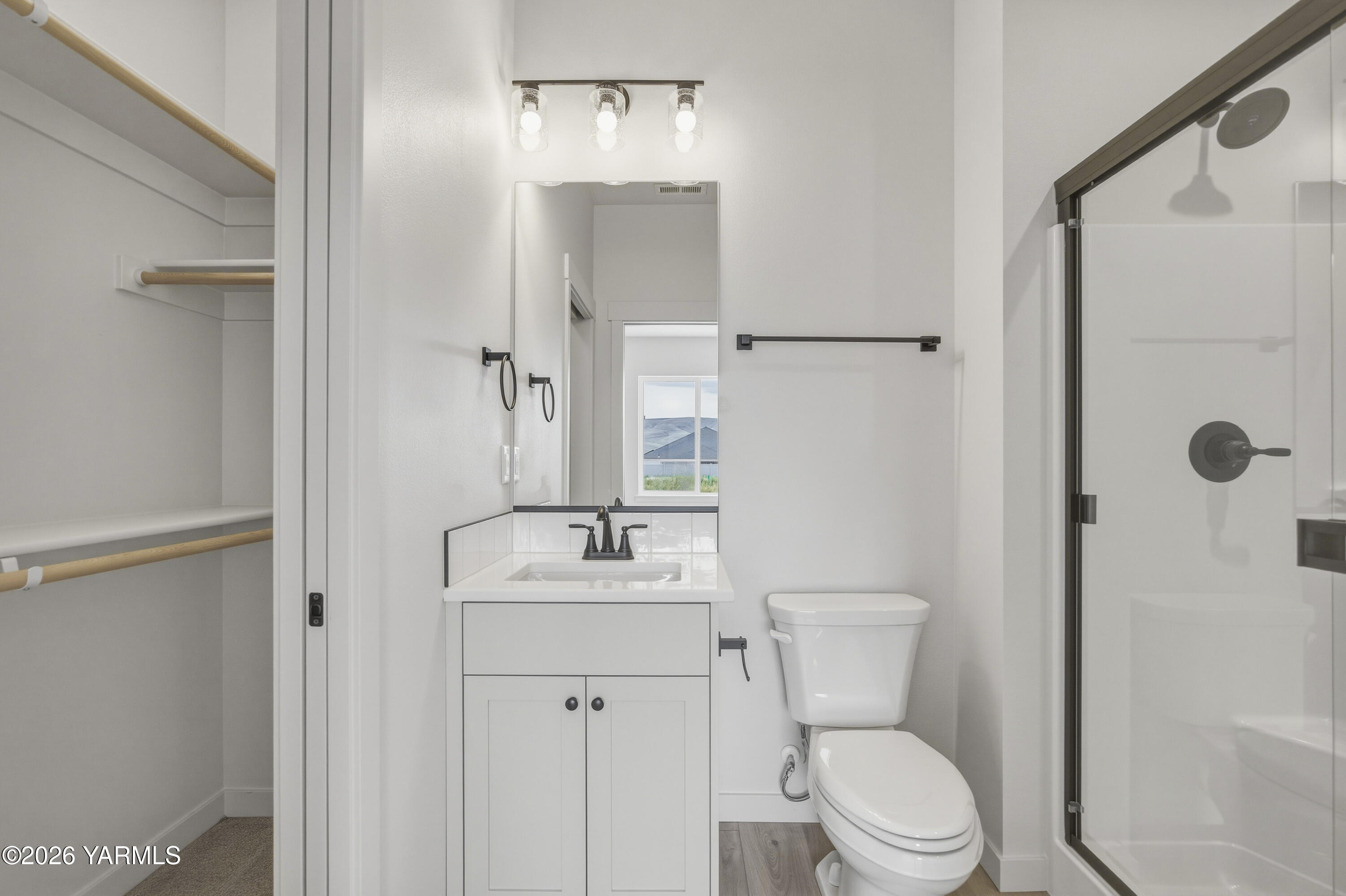 215 Packer Street Prosser, WA 99350 - Photo 34 of 45 a bathroom with a toilet a sink and a shower