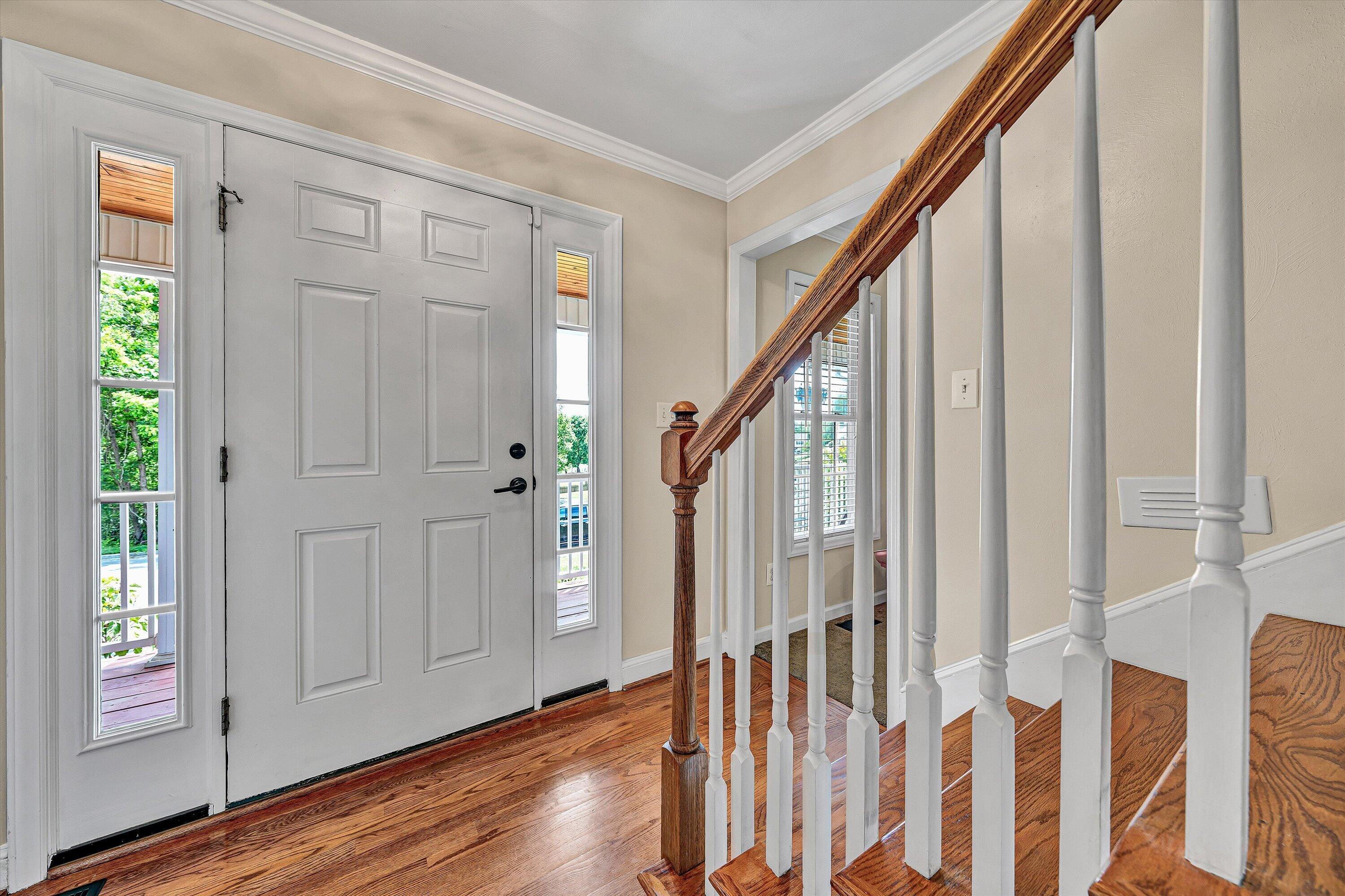 3808 Rte 3004 Roanoke, VA 24012 - Photo 4 of 44 Foyer