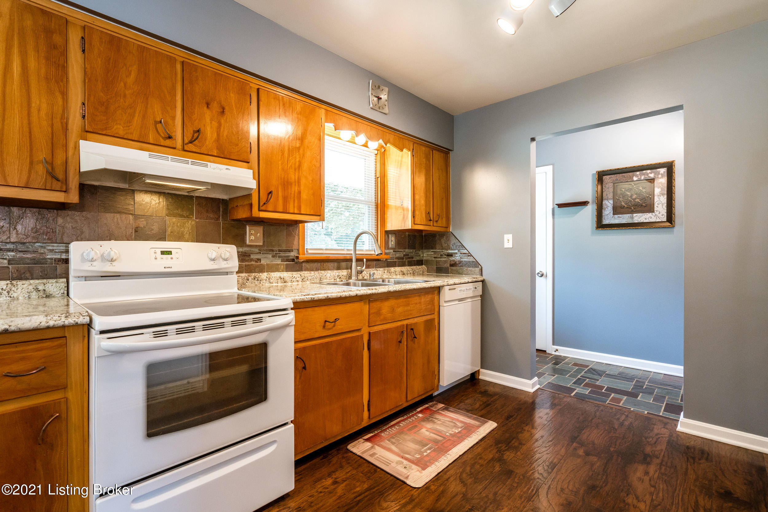 5105 Dee Road Louisville, KY 40219 - Photo 14 of 41 5105 Dee Rd-23