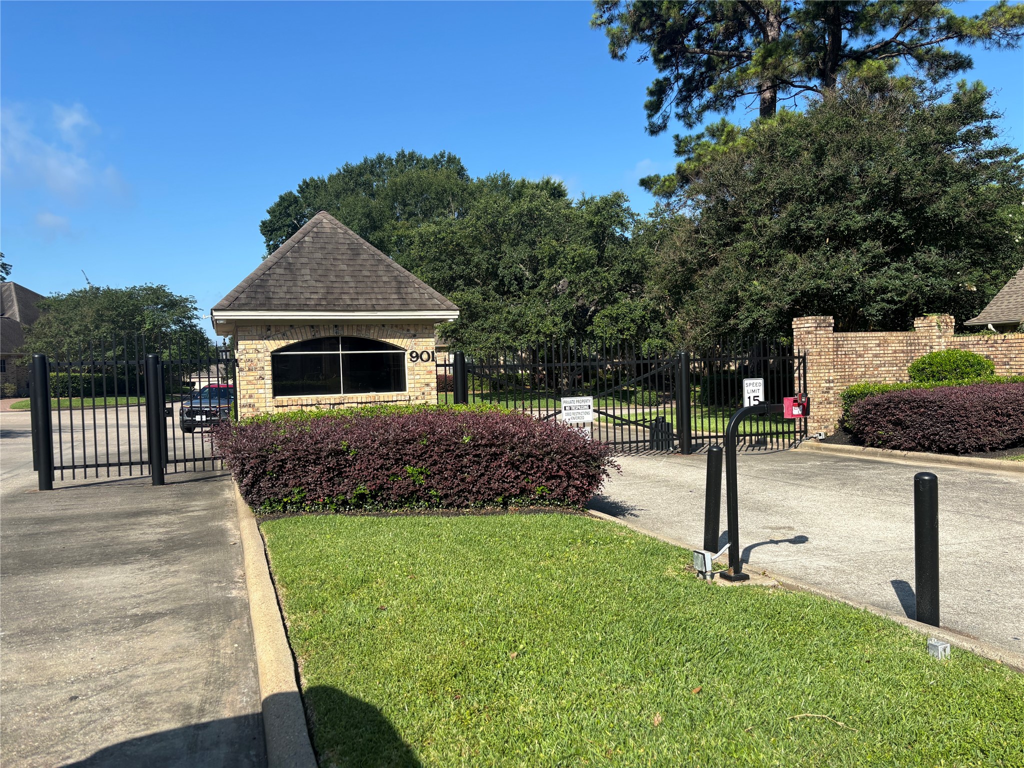 901 Longmire Road Conroe, TX 77304 - Photo 6 of 7