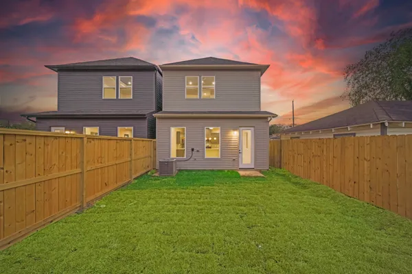 a view of a front of house with yard