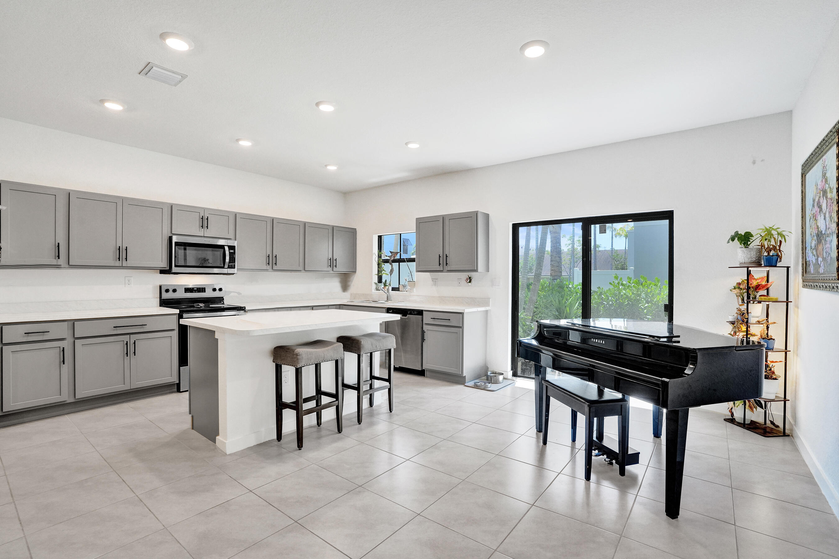 975 Northwest 3rd Street Pompano Beach, FL 33060 - Photo 2 of 36 DSC05233