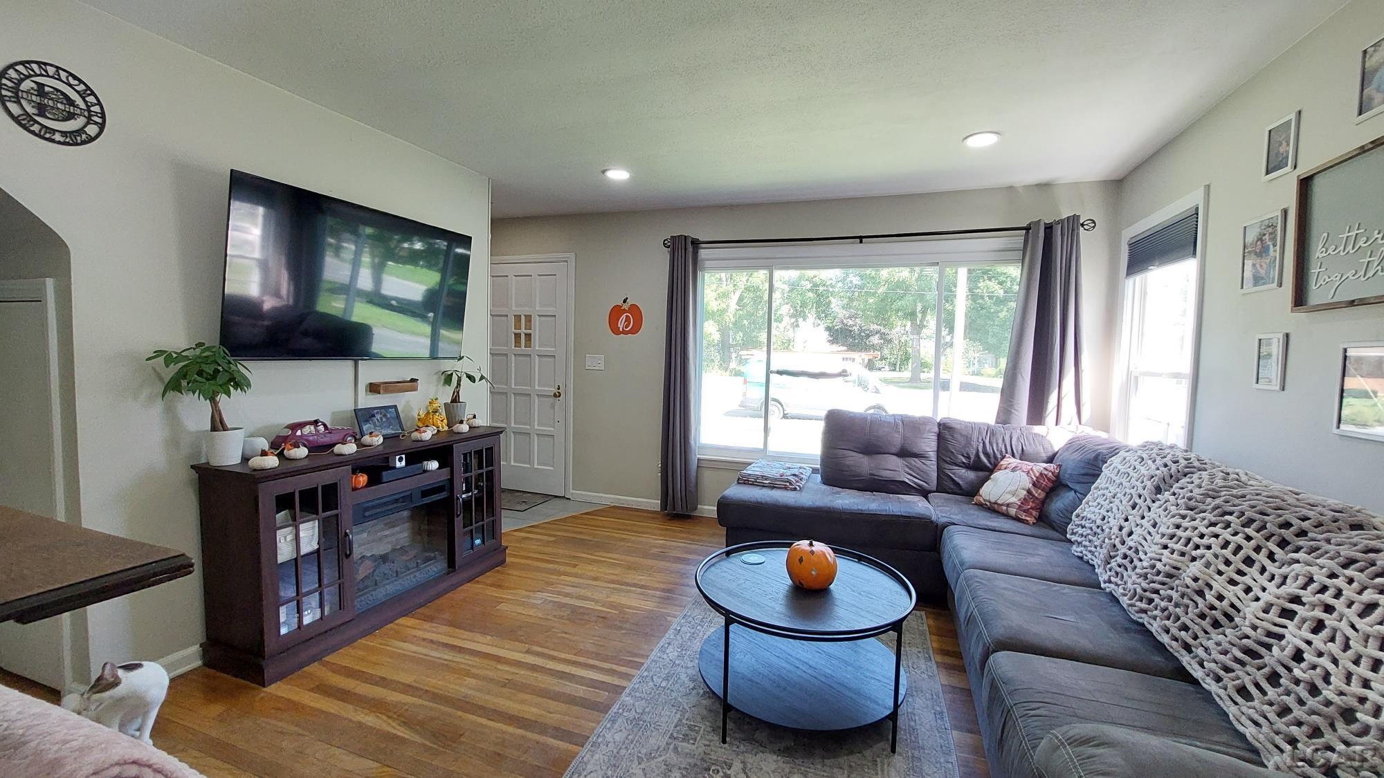 541 Riverside Avenue Adrian, MI 49221 - Photo 21 of 51 50122098-20.JPG