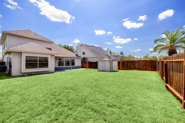 a view of a house with backyard and porch