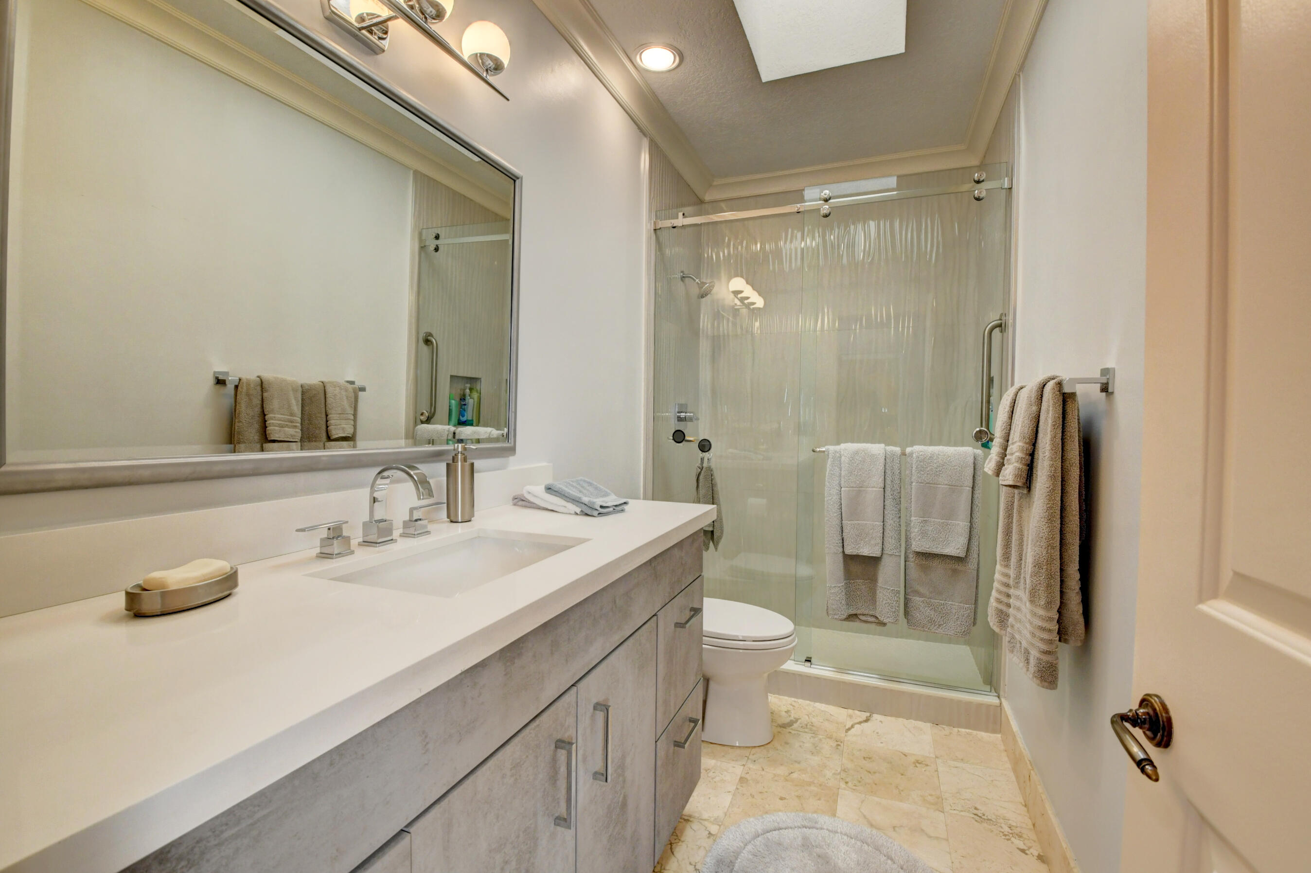 22585 Esplanada Drive Boca Raton, FL 33433 - Photo 29 of 83 2nd bathroom