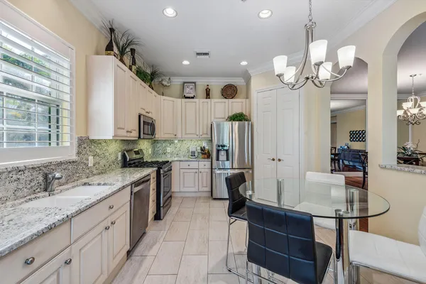 $695,000 | 3189 Aviamar Circle, Unit 202, Naples, FL 34114