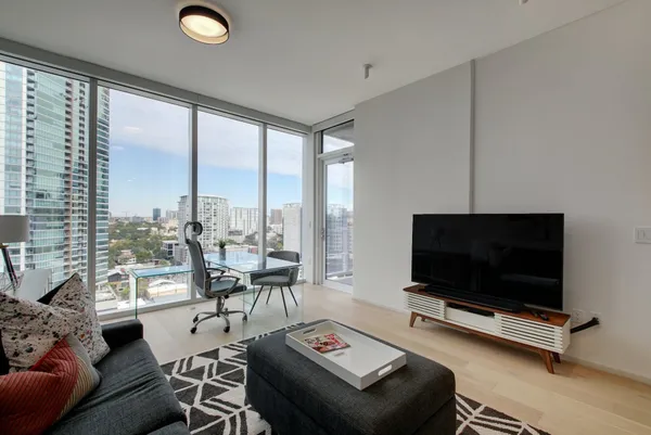$3,750 | 301 West Avenue, Unit 1703, Austin, TX 78701