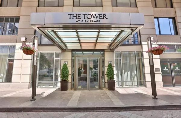 $925,000 | 10 City Place, Unit 31F, White Plains, NY 10601