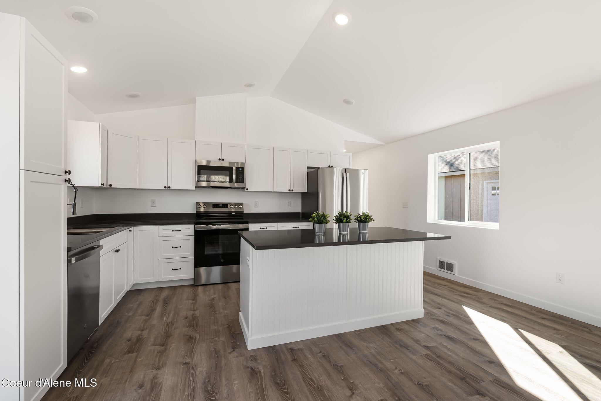 375 Jasper Loop Ponderay, ID 83852 - Photo 14 of 35 14_DSC05520