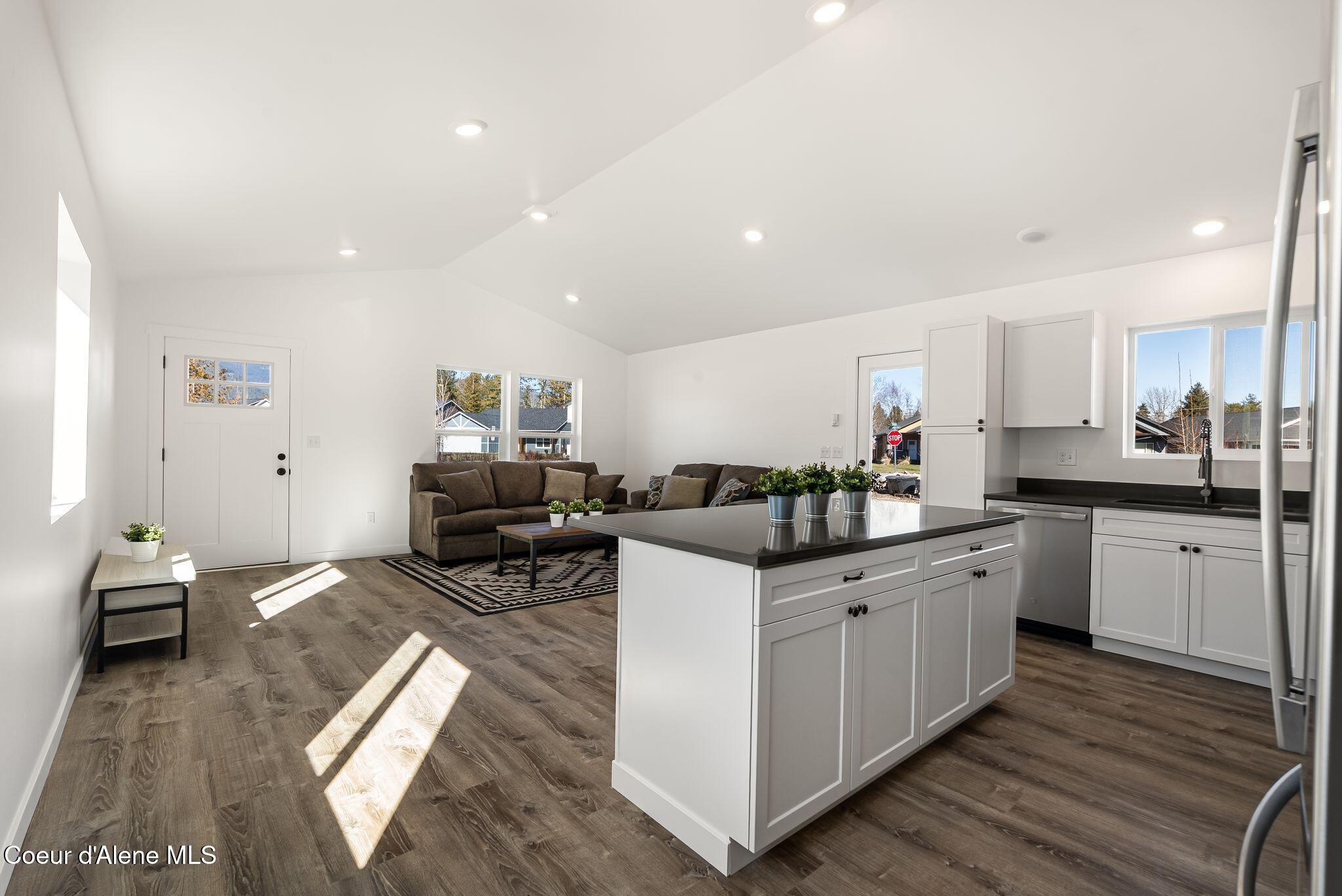 375 Jasper Loop Ponderay, ID 83852 - Photo 3 of 35 3_DSC05425