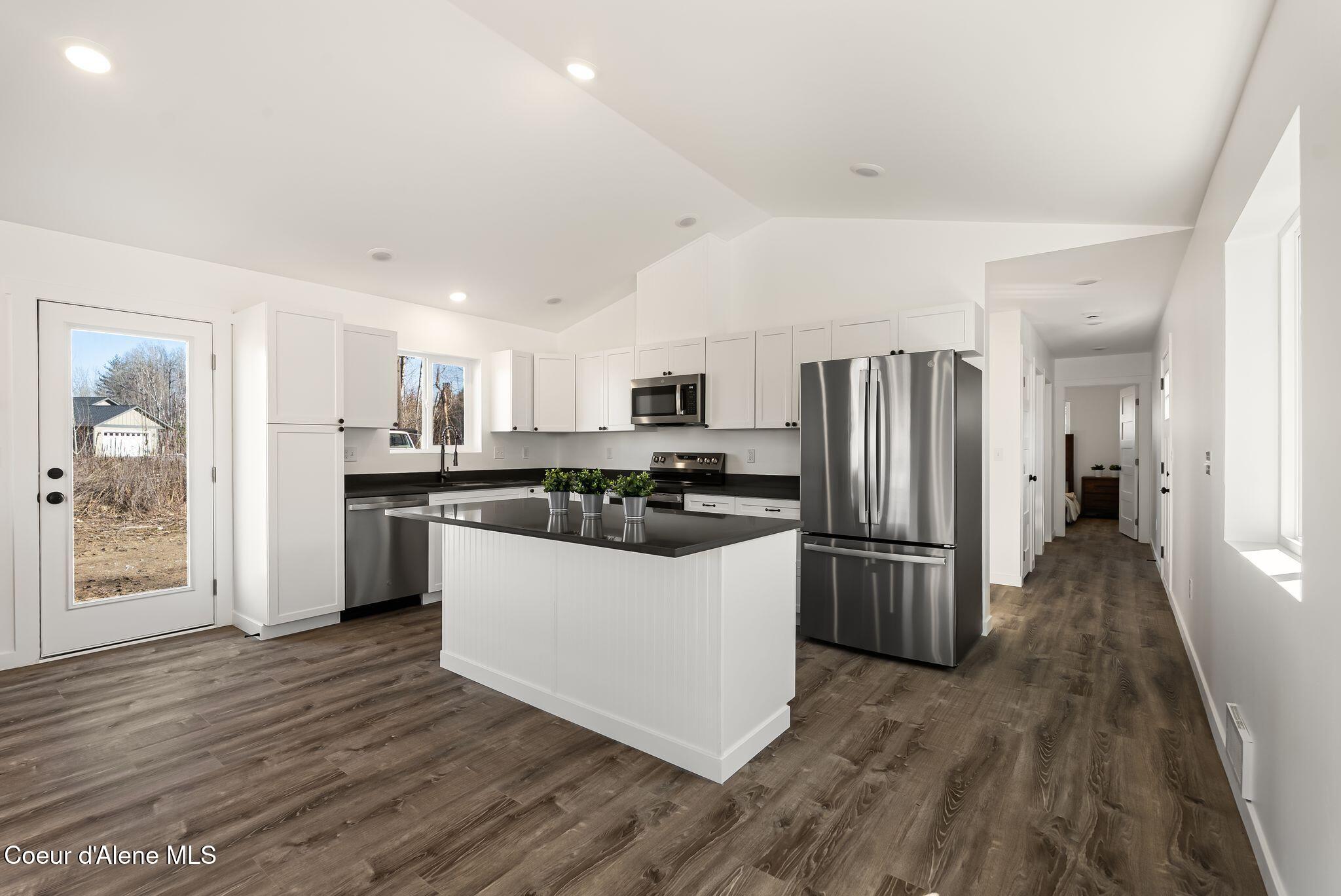 375 Jasper Loop Ponderay, ID 83852 - Photo 4 of 35 4_DSC05430