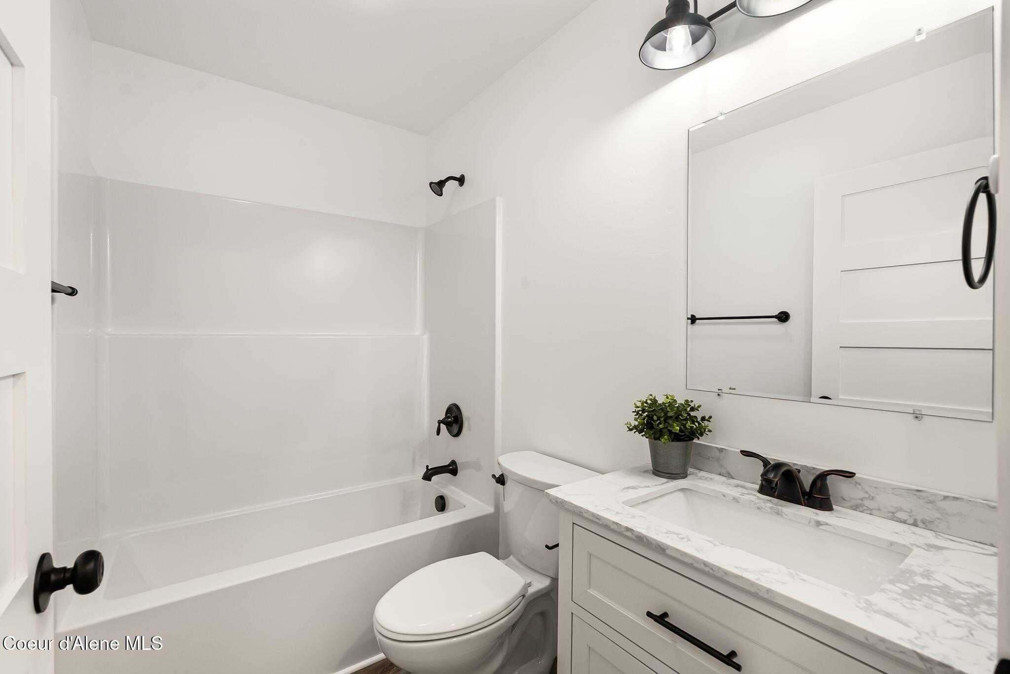 375 Jasper Loop Ponderay, ID 83852 - Photo 9 of 35 9_DSC05475