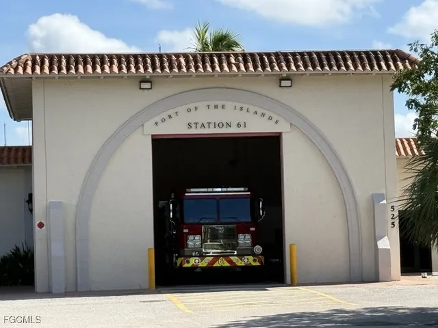 a view of a entryway of the house