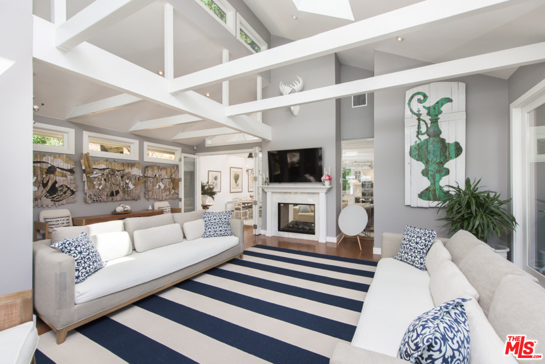 21564 Encina Road Topanga, CA 90290 - Photo 3 of 26 Gallery Image 3
