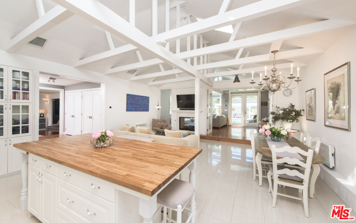 21564 Encina Road Topanga, CA 90290 - Photo 8 of 26 Gallery Image 8