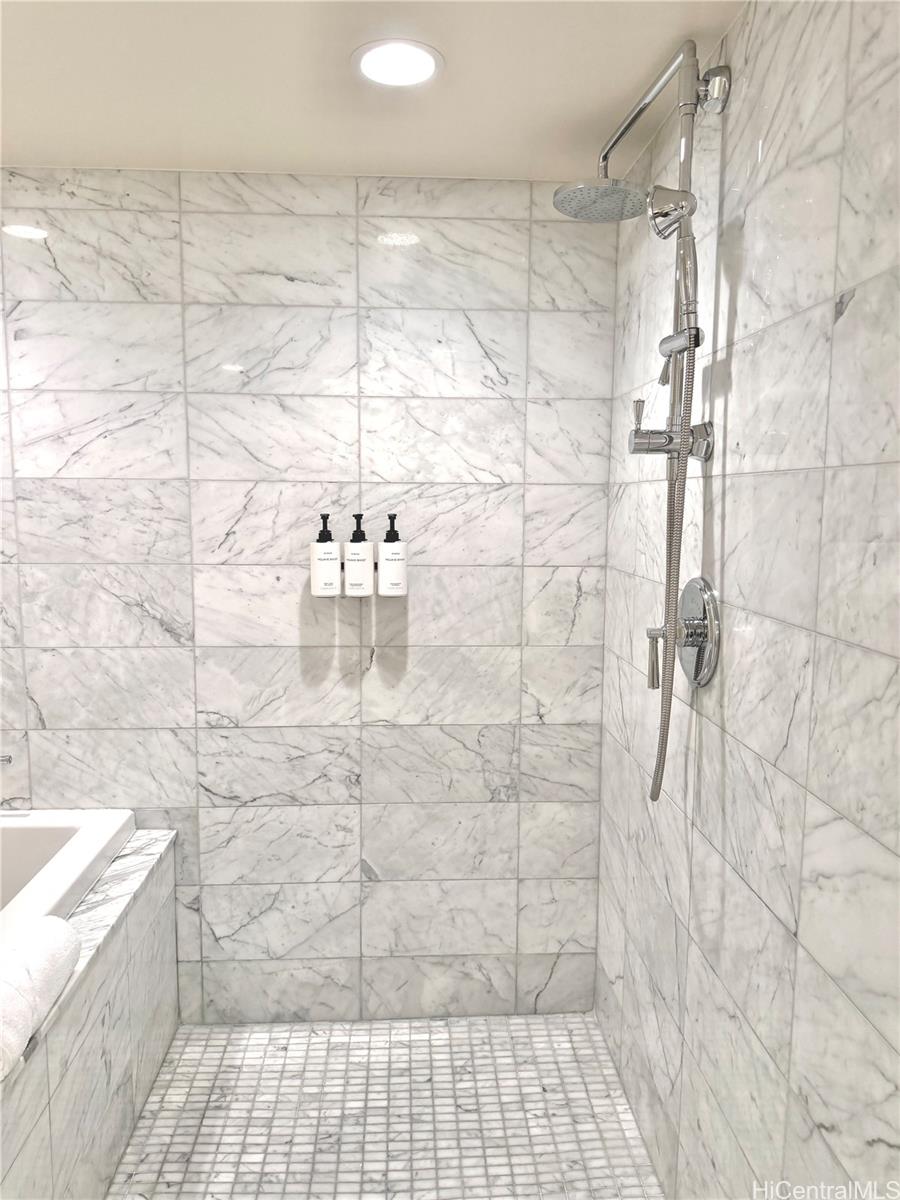 223 Saratoga Road, Unit 1917 Honolulu, HI 96815 - Photo 9 of 12