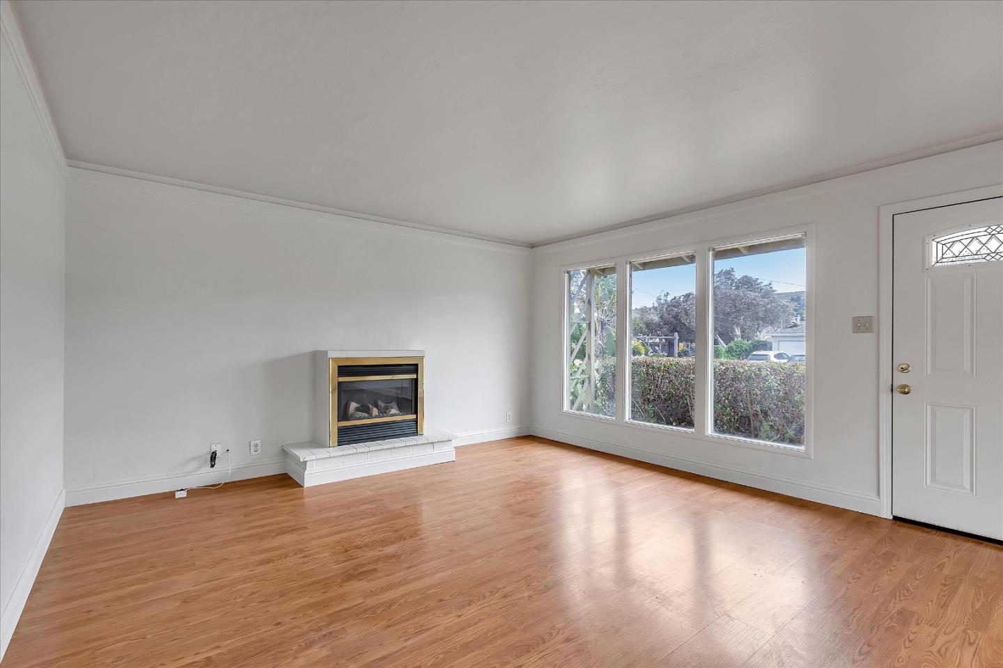 728 Arguello Boulevard Pacifica, CA 94044 - Photo 5 of 34 a view of empty room with wooden floor and fireplace