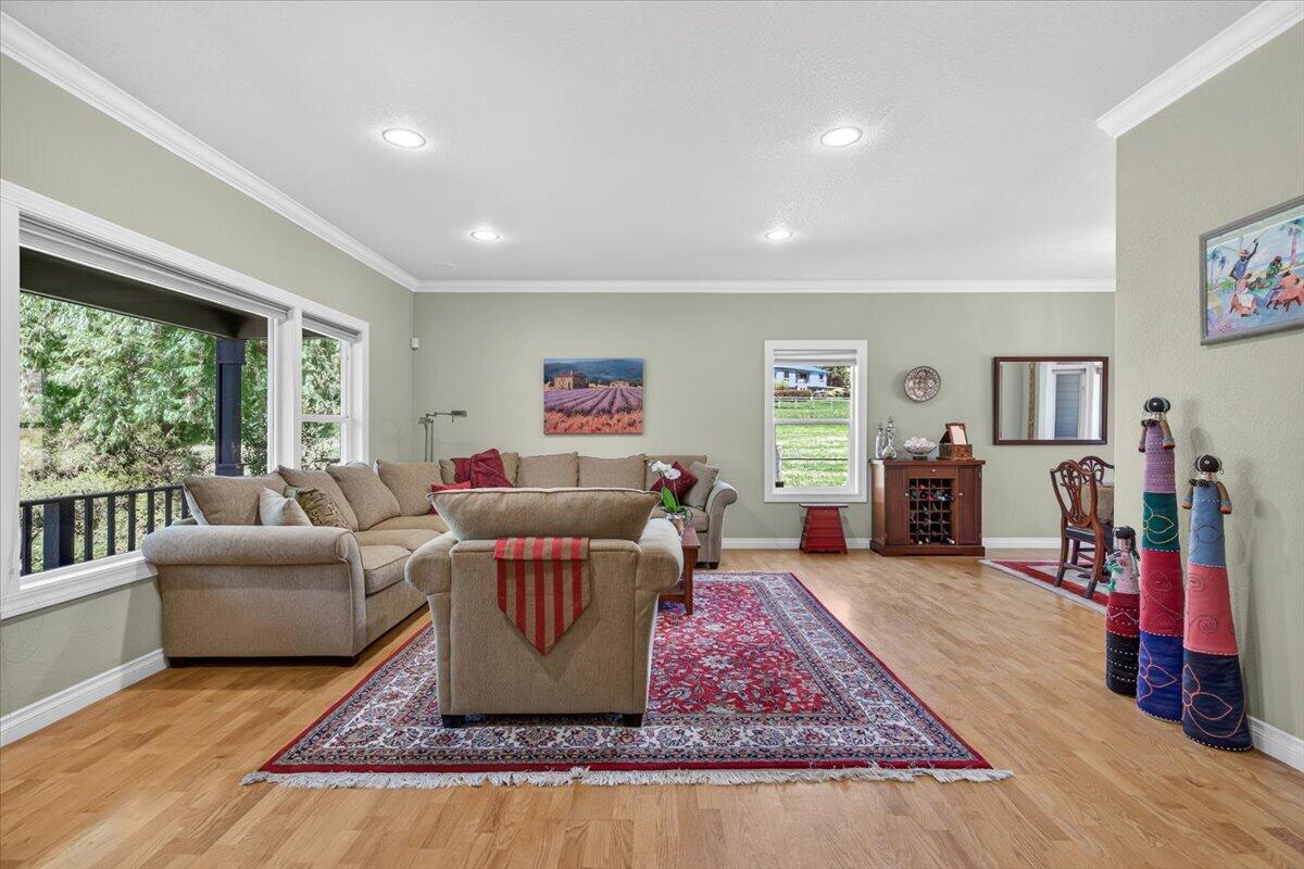 39 East Valley View Road Ashland, OR 97520 - Photo 19 of 73 24-23