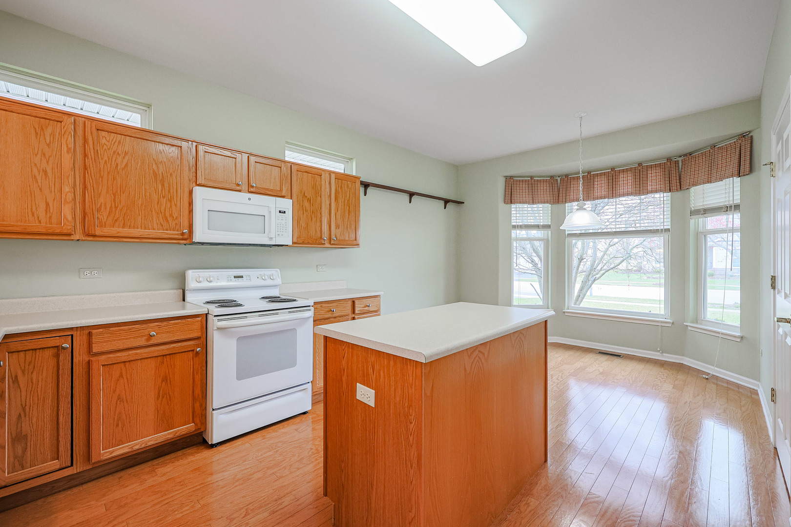 12214 Plum Grove Road Huntley, IL 60142 - Photo 6 of 26 Gallery Image 6