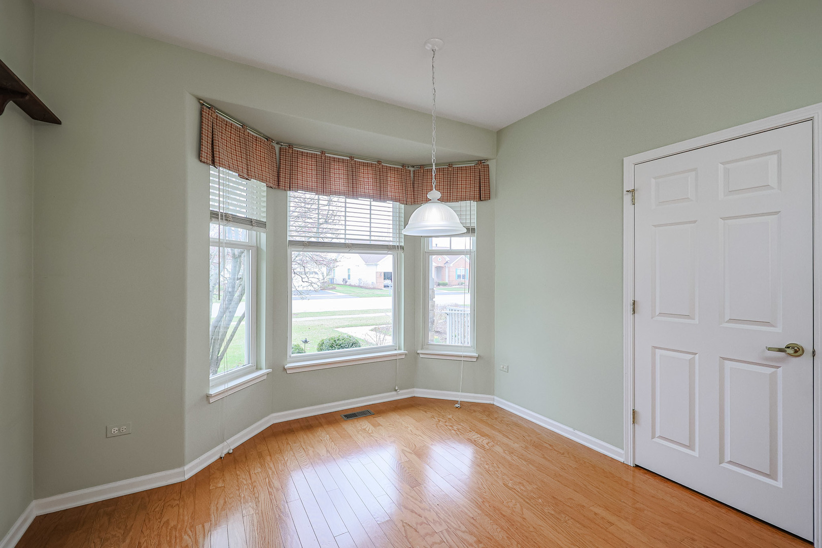 12214 Plum Grove Road Huntley, IL 60142 - Photo 8 of 26 Gallery Image 8