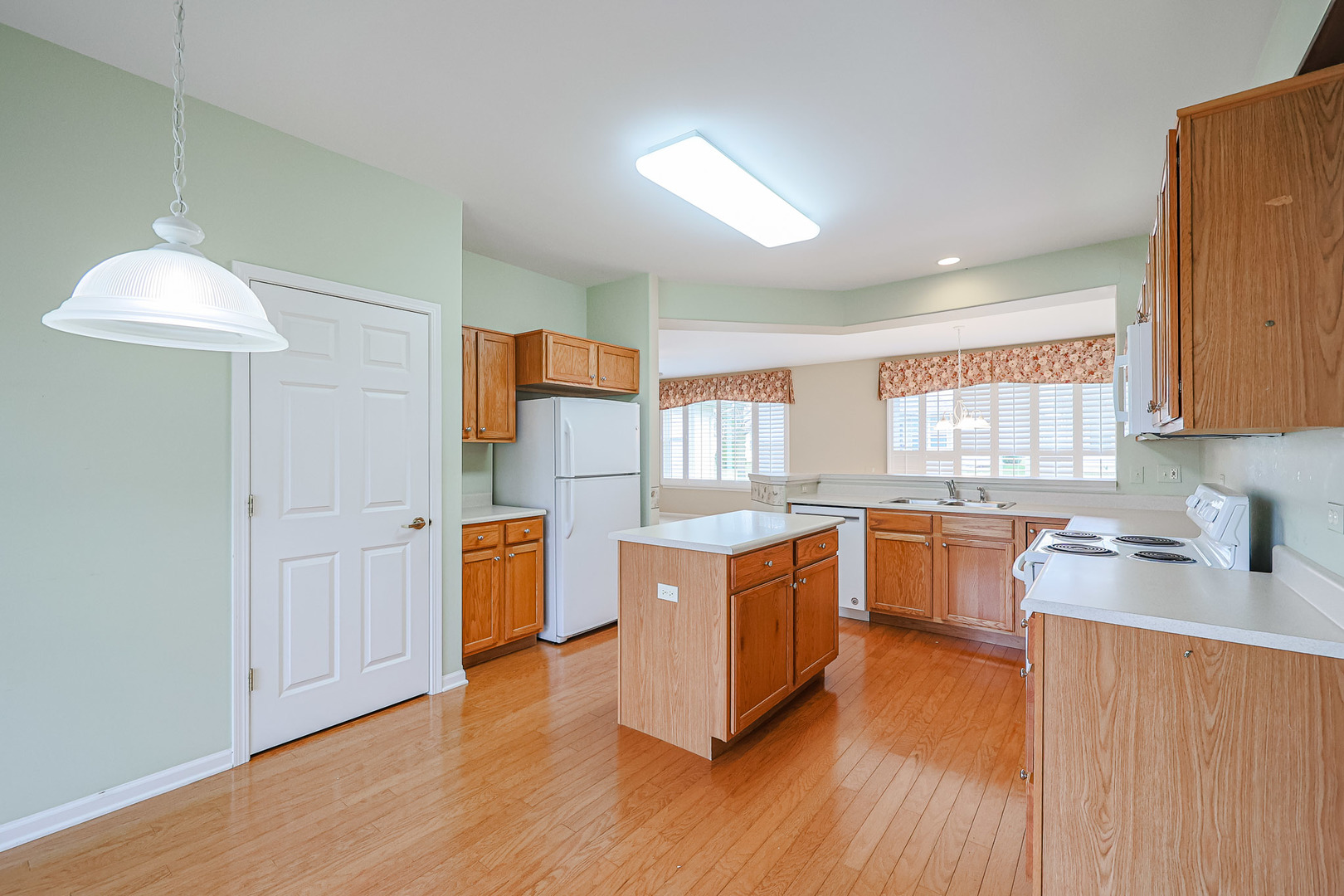 12214 Plum Grove Road Huntley, IL 60142 - Photo 9 of 26 Gallery Image 9