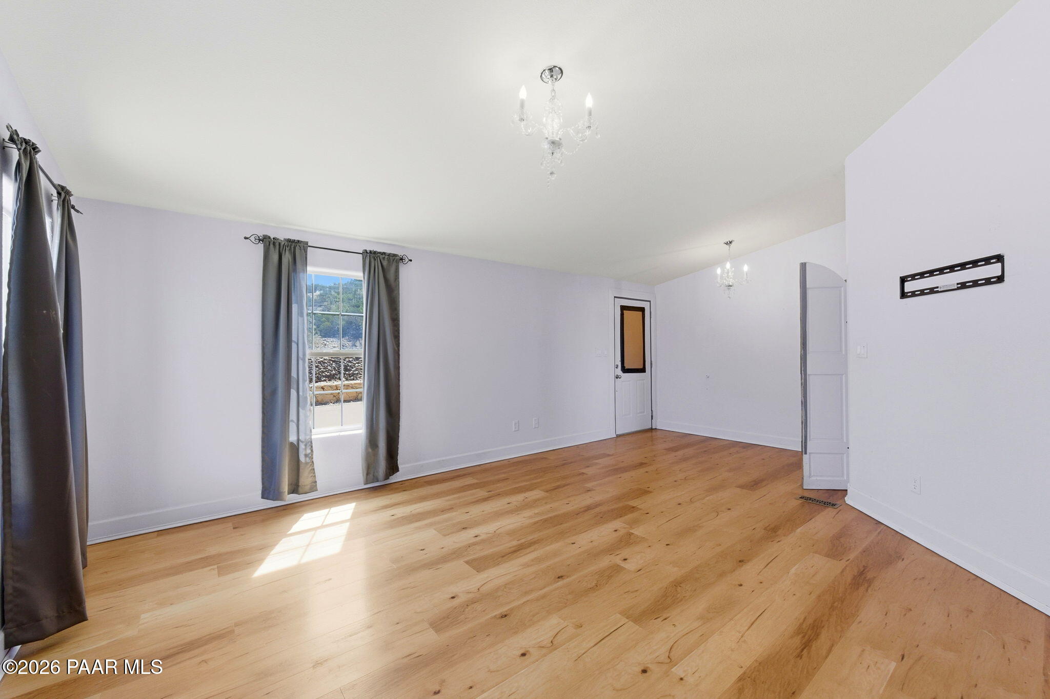 1670 Trinity Lane Dewey, AZ 86327 - Photo 19 of 39 19-Primary Bedroom (2)