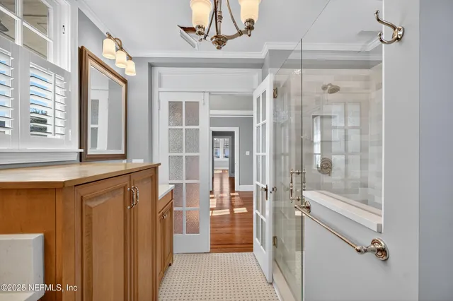 a view of a house with backyard