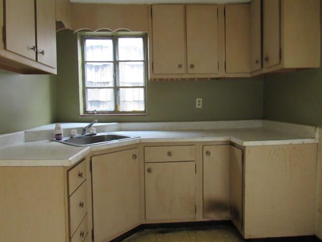 809 Rose Street McKees Rocks, PA 15136 - Photo 3 of 15