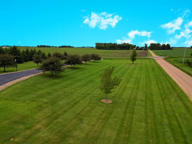 $949,999 | 23535 York Road, Hutchinson, MN 55350