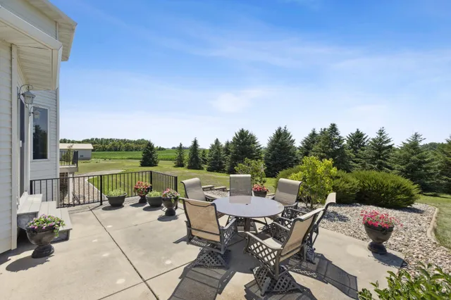 $949,999 | 23535 York Road, Hutchinson, MN 55350