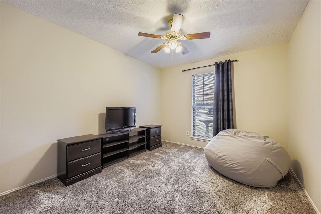 424 Benjamin Lane Arlington, TX 76002 - Photo 13 of 19 Guest Bedroom