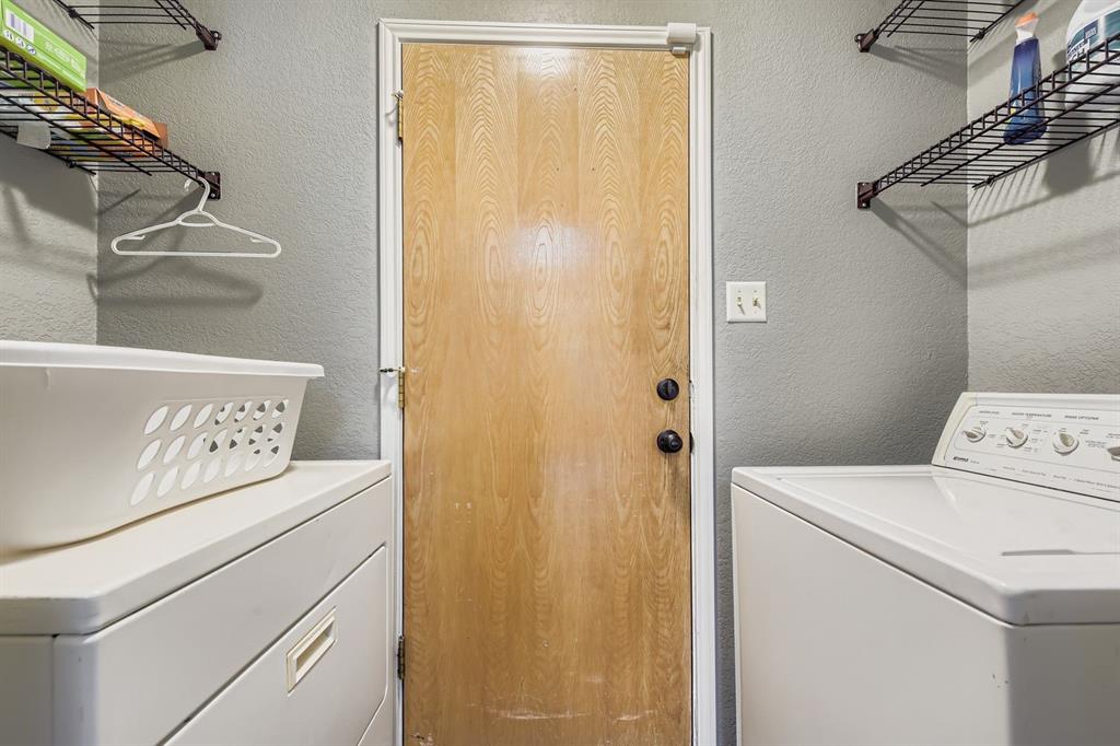 424 Benjamin Lane Arlington, TX 76002 - Photo 16 of 19 Laundry area