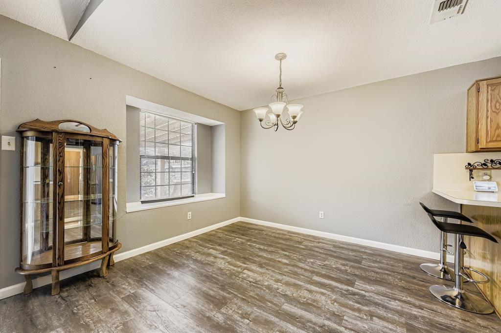 424 Benjamin Lane Arlington, TX 76002 - Photo 7 of 19 Unfurnished dining area