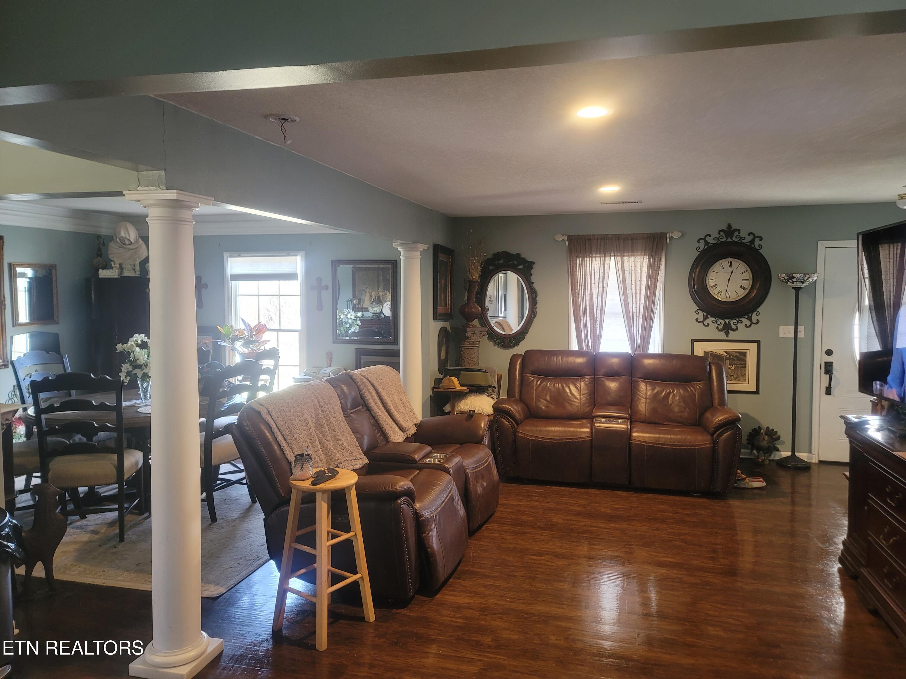 1066 River Road Kingston, TN 37763 - Photo 10 of 16 Living Room 2