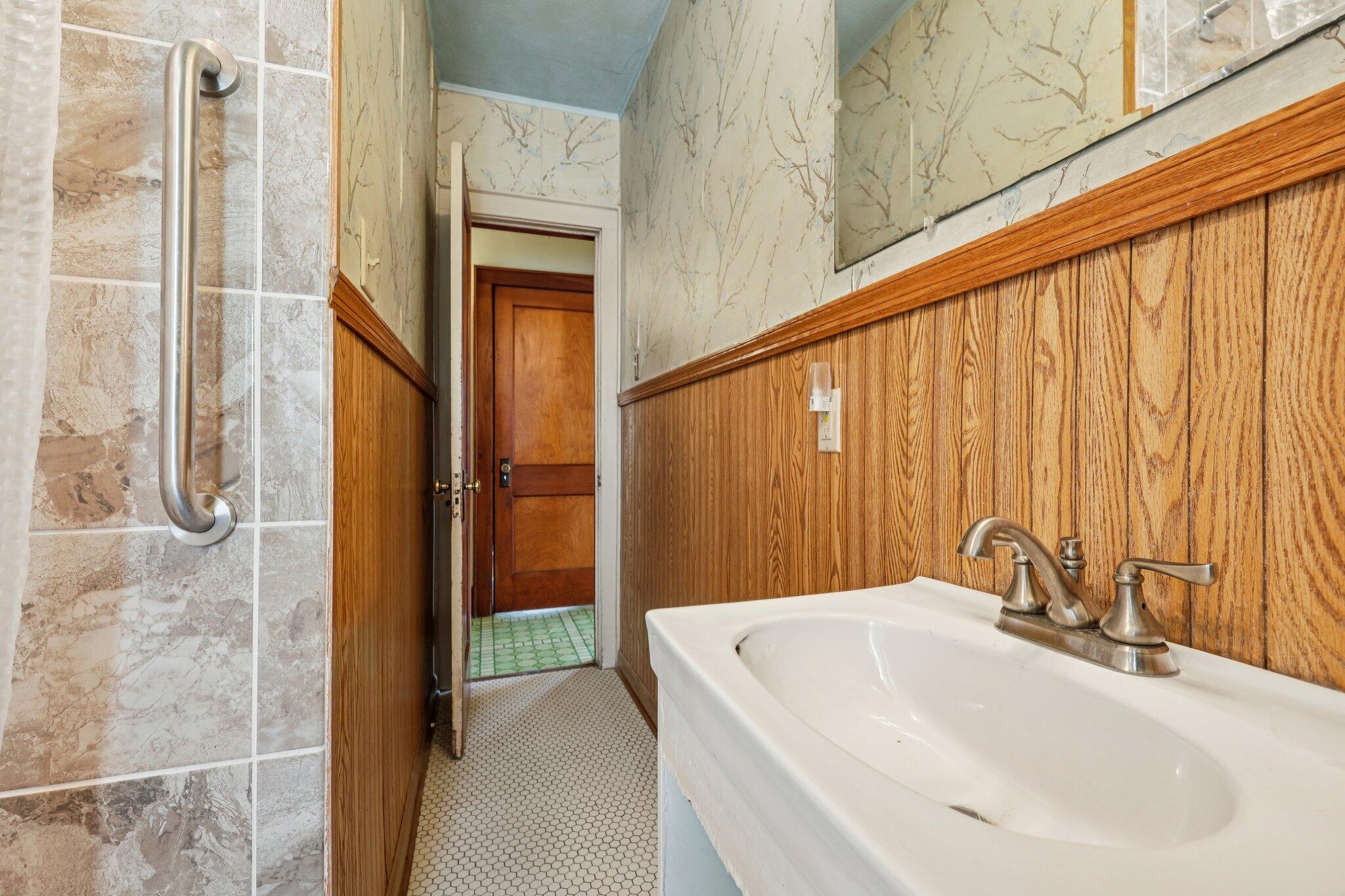 166 East Rosedale Avenue Milwaukee, WI 53207 - Photo 12 of 27 Bathroom