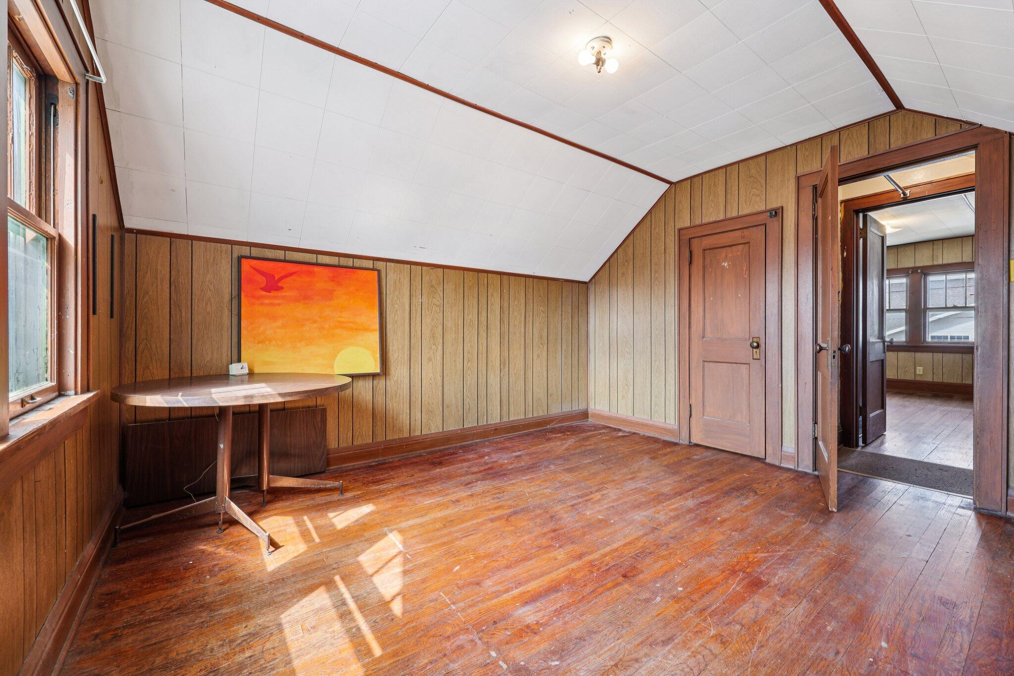 166 East Rosedale Avenue Milwaukee, WI 53207 - Photo 19 of 27 24-web-or-mls-E Rosedale Ave-S0904-024