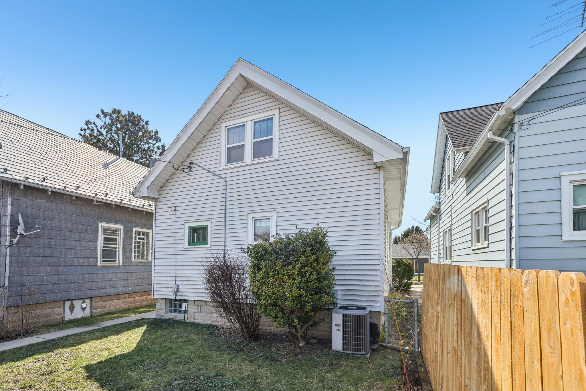 166 East Rosedale Avenue Milwaukee, WI 53207 - Photo 25 of 27 36-web-or-mls-E Rosedale Ave-S0904-036