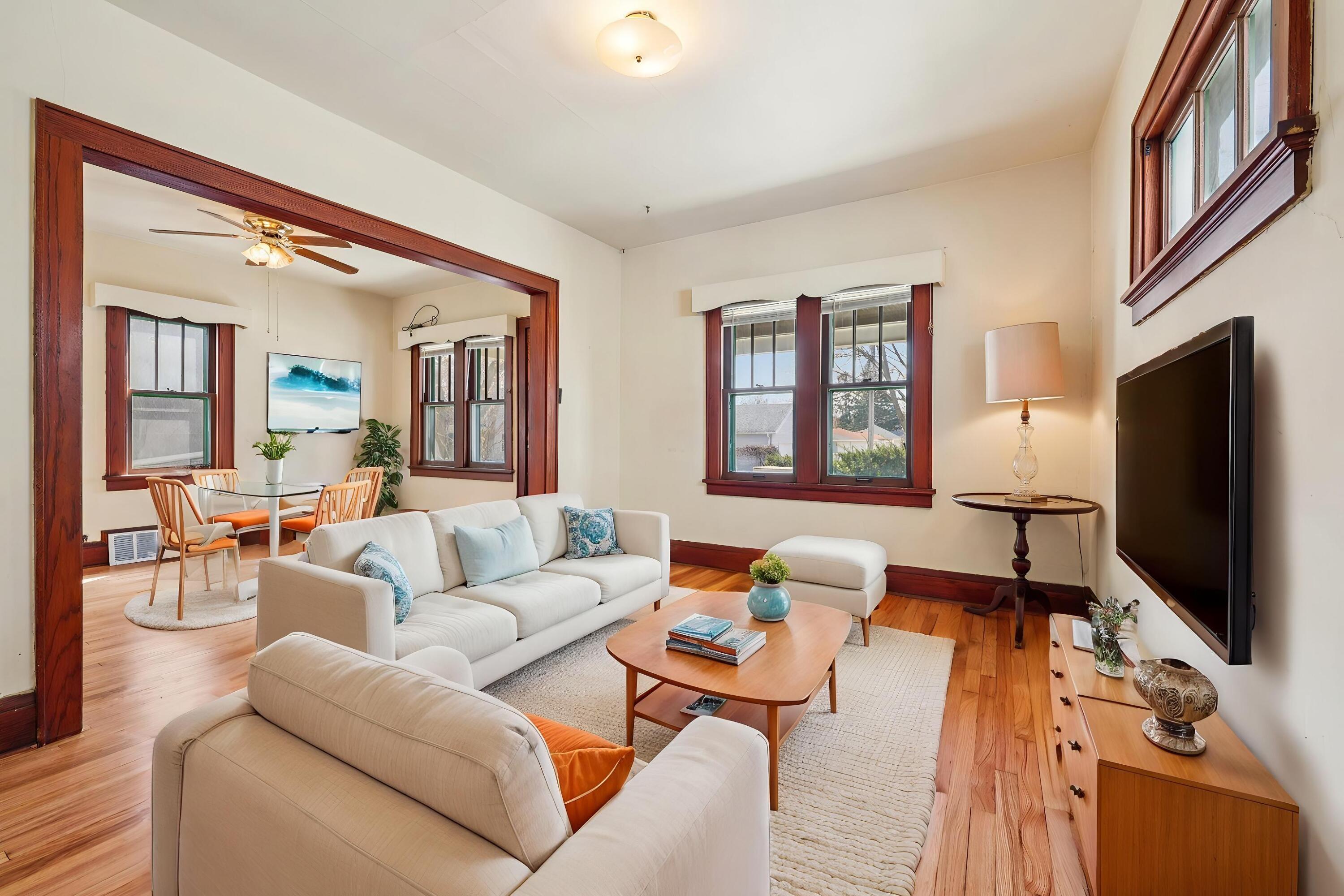 166 East Rosedale Avenue Milwaukee, WI 53207 - Photo 2 of 27 Virtual Staging