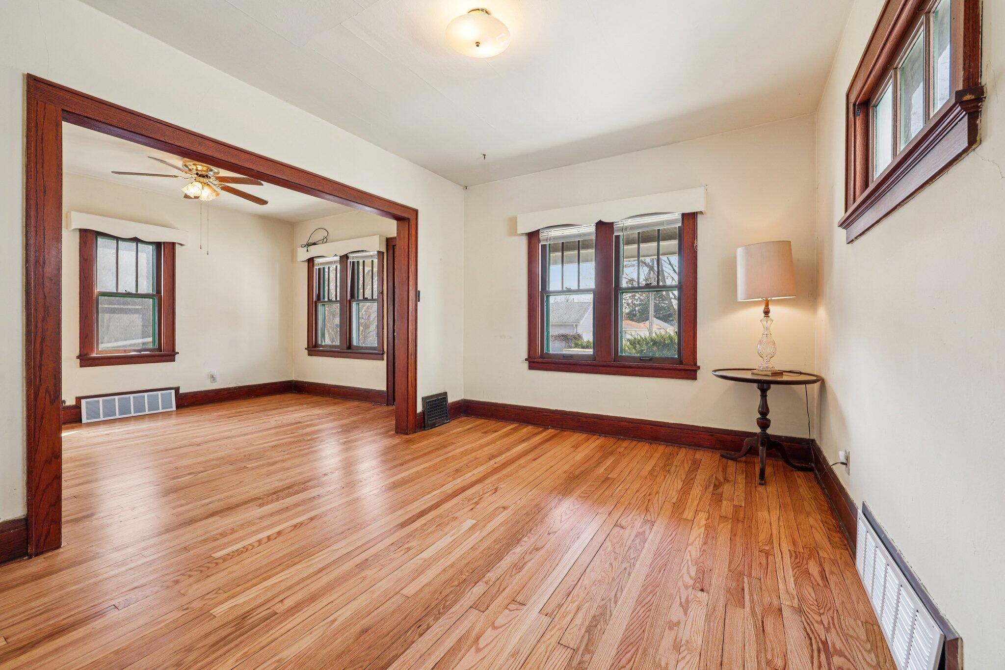 166 East Rosedale Avenue Milwaukee, WI 53207 - Photo 9 of 27 Living Room/Entertaining Area