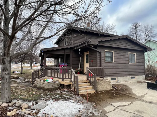 $209,900 | 806 1st Avenue, Madison, MN 56256