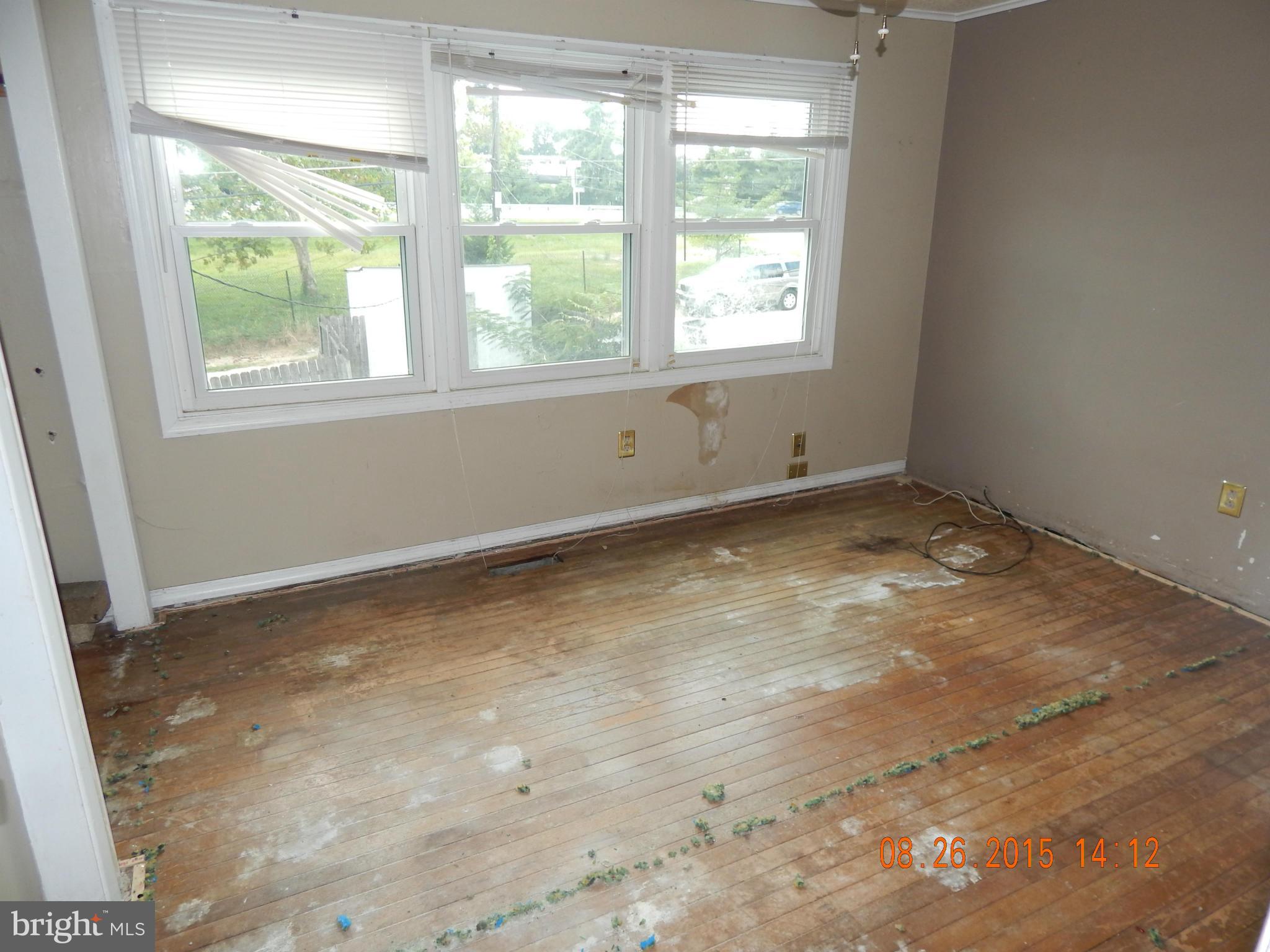 2757 Yarnall Road Baltimore, MD 21227 - Photo 7 of 11 an empty room with a window